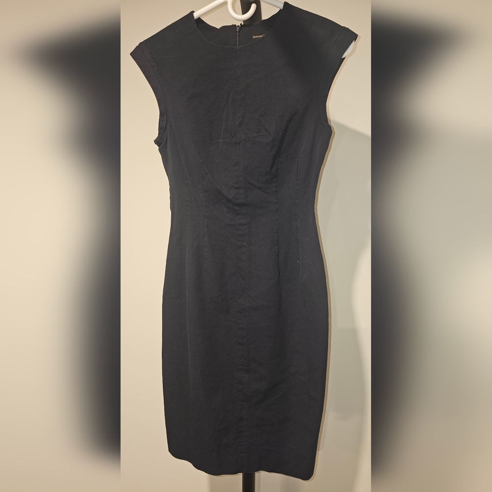Banana Republic Women's Dress Size 4 Black Short Sleeve V-Neck Stretch